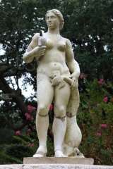 Elizabethan Gardens Statue